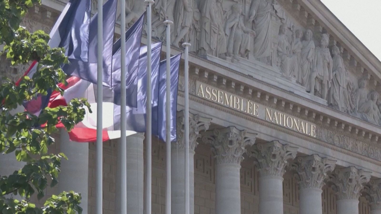 Le Pen acusa a Macron de preparar "un golpe de Estado administrativo"