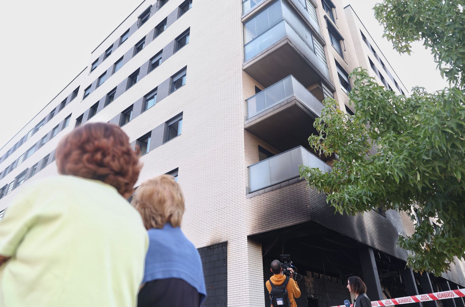 Conmoción en Alcorcón tras la muerte del bebé intoxicado en el incendio en el que también murió su hermano