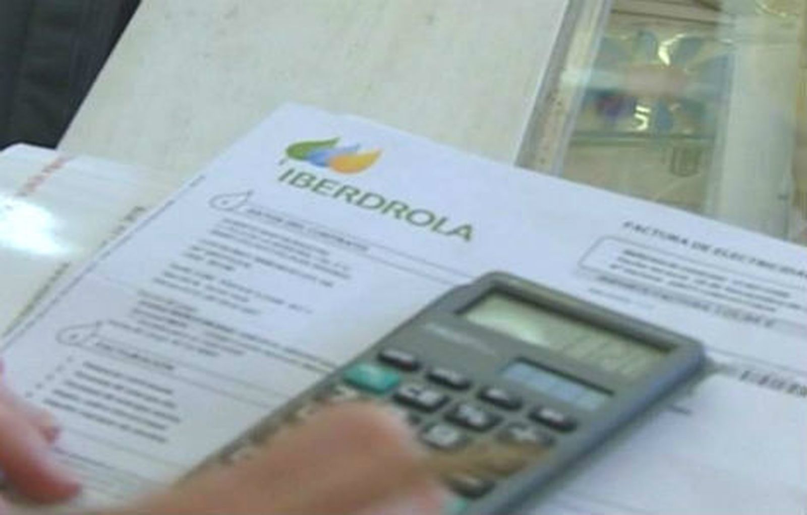 El recibo de la luz subirá alrededor de un 3% en diciembre y sumará ocho meses al alza