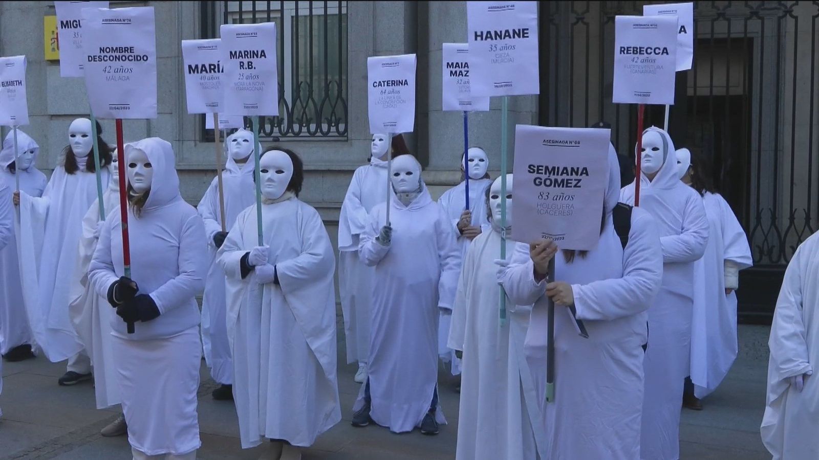La Compaña Feminista se concentra frente a Igualdad por las víctimas de violencia machista