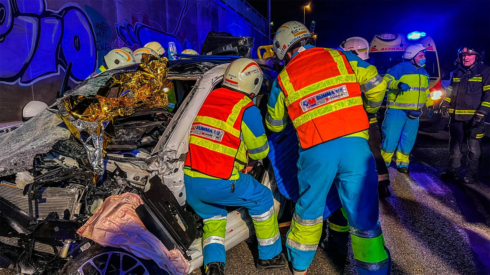 Dos jóvenes heridos de gravedad tras precipitarse un coche desde las vías del Metro Ligero a la M-503
