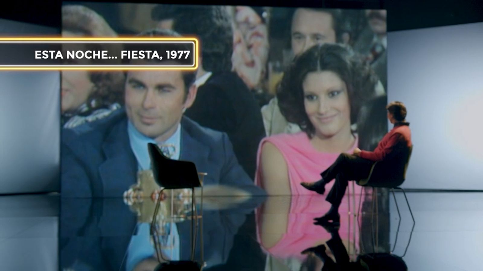 Fran Rivera viendo a "Paquirri" y Cármen Ordóñez en una entrevista de 1977