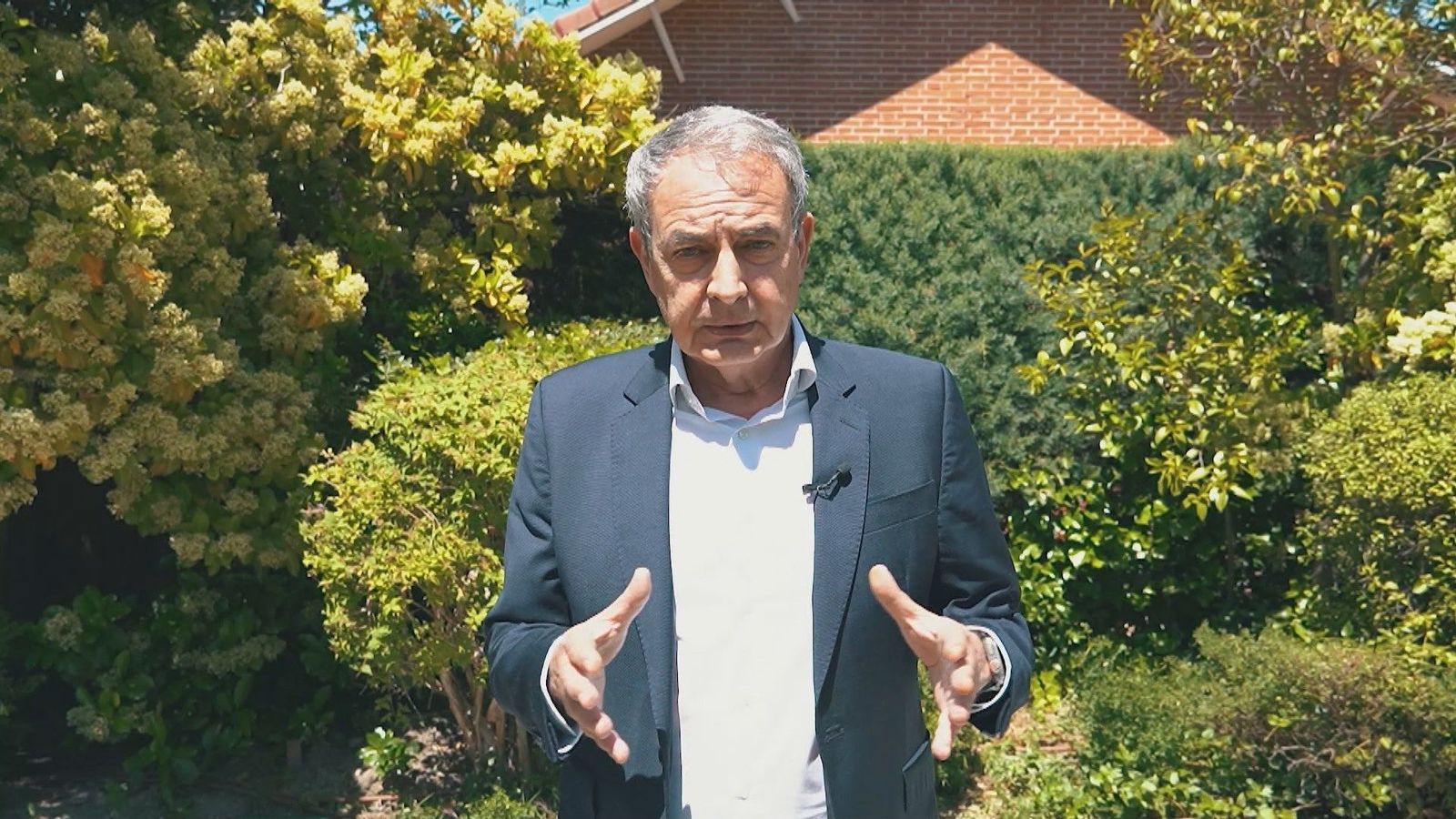 Zapatero defiende que sus actividades son legales y niega que realizara gestiones para el rescate de 'Plus Ultra'
