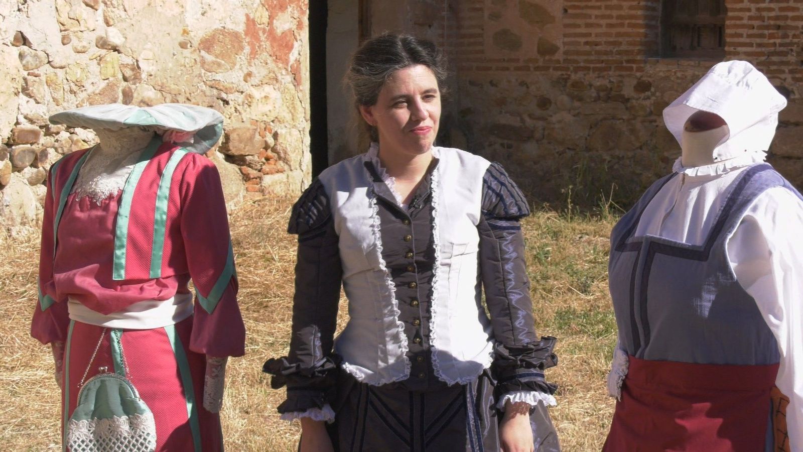 Julia, recreadora de época: "Confeccionar trajes medievales es mi pasión"