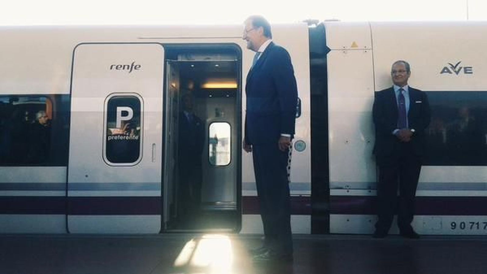Rajoy inaugura el AVE León como un nuevo elemento de cohesión de España