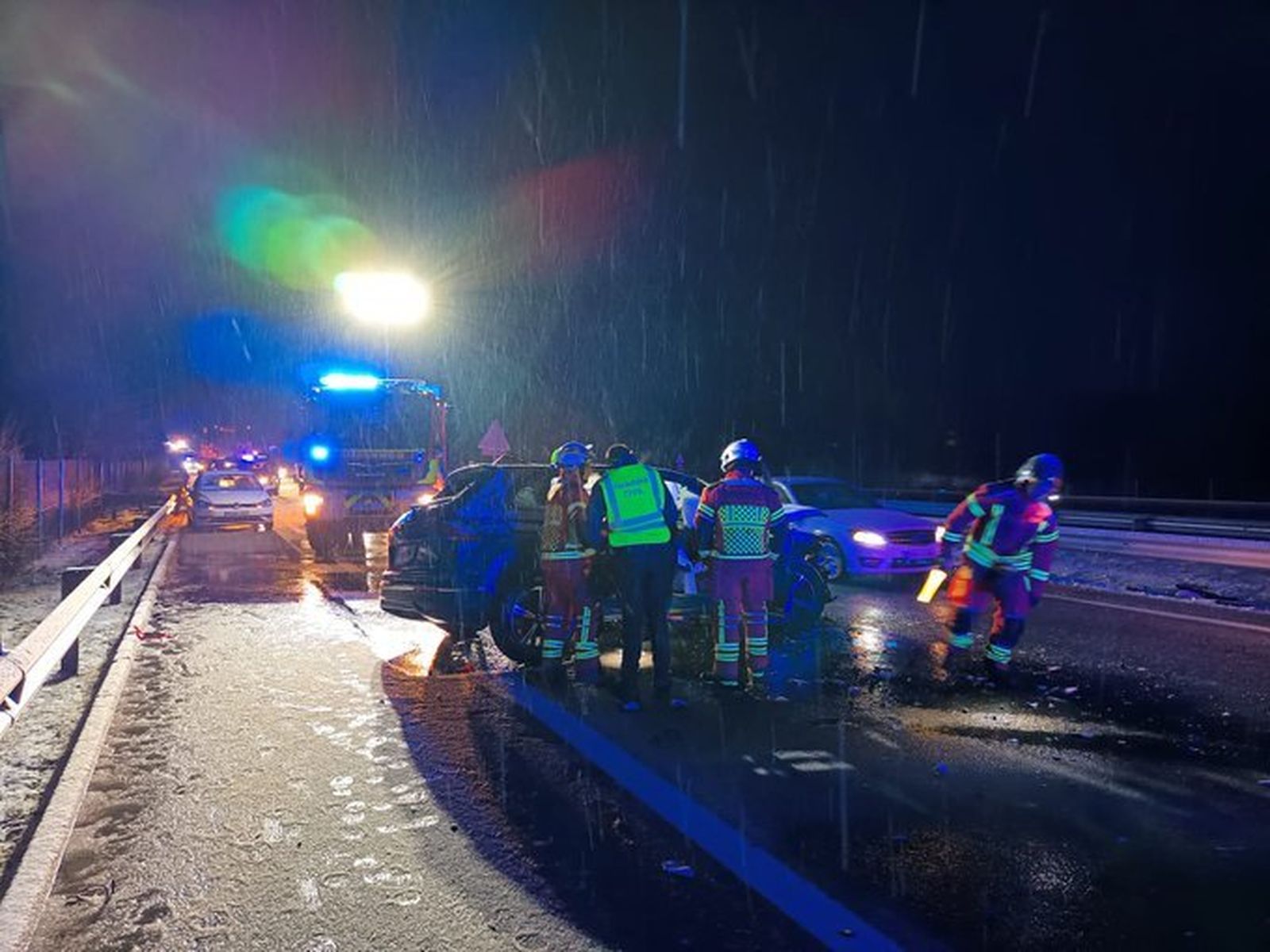 Muere una conductora de 35 años al chocar contra un quitanieves en la A-1