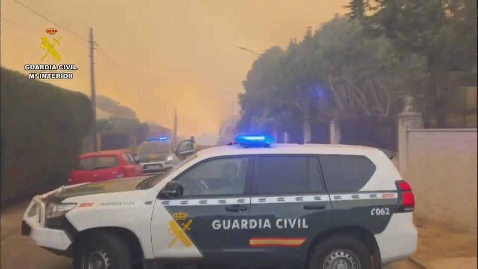 Activada la UME por el incendio de Almorox, con el fuego avanzando hacia Villa del Prado