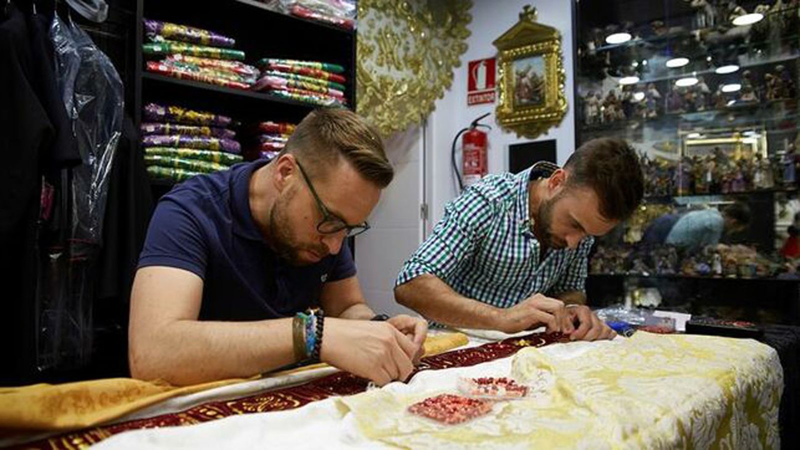 Arte sacro a la venta en las calles traseras de la Puerta del Sol