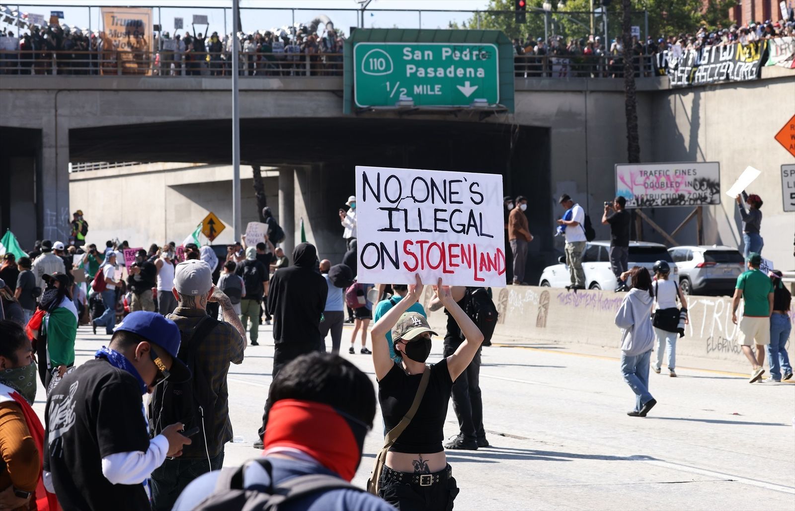 Protestas bloquean la autopista en Los Ángeles