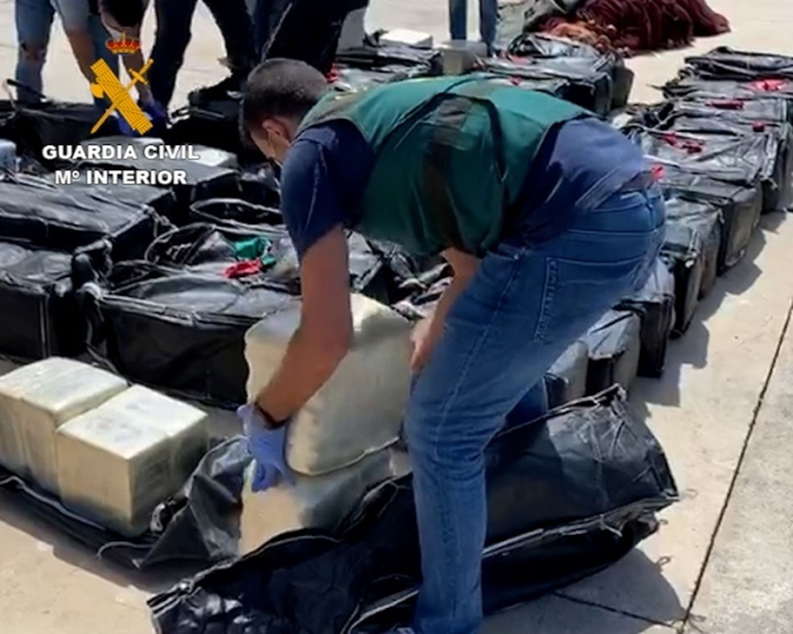 Incautadas 280 toneladas de cocaína y 63 toneladas de marihuana por la Guardia Civil