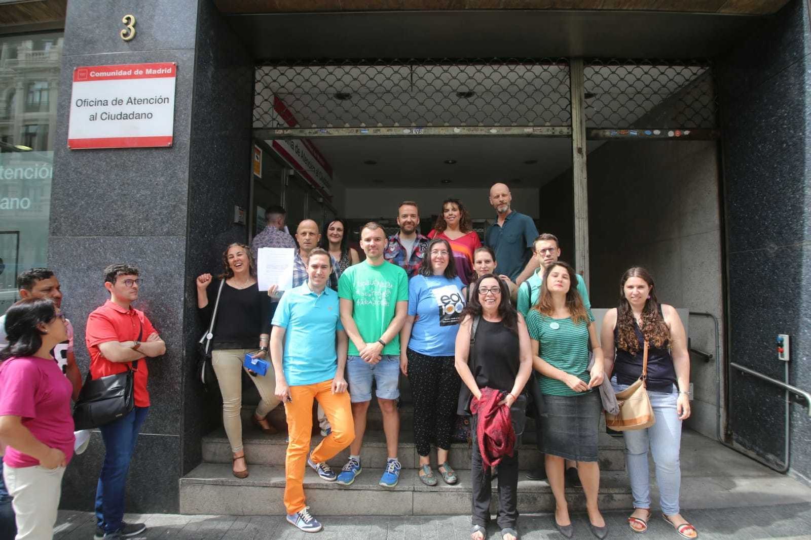 Presentan firmas para proteger las Escuelas Oficiales de Idiomas de Madrid