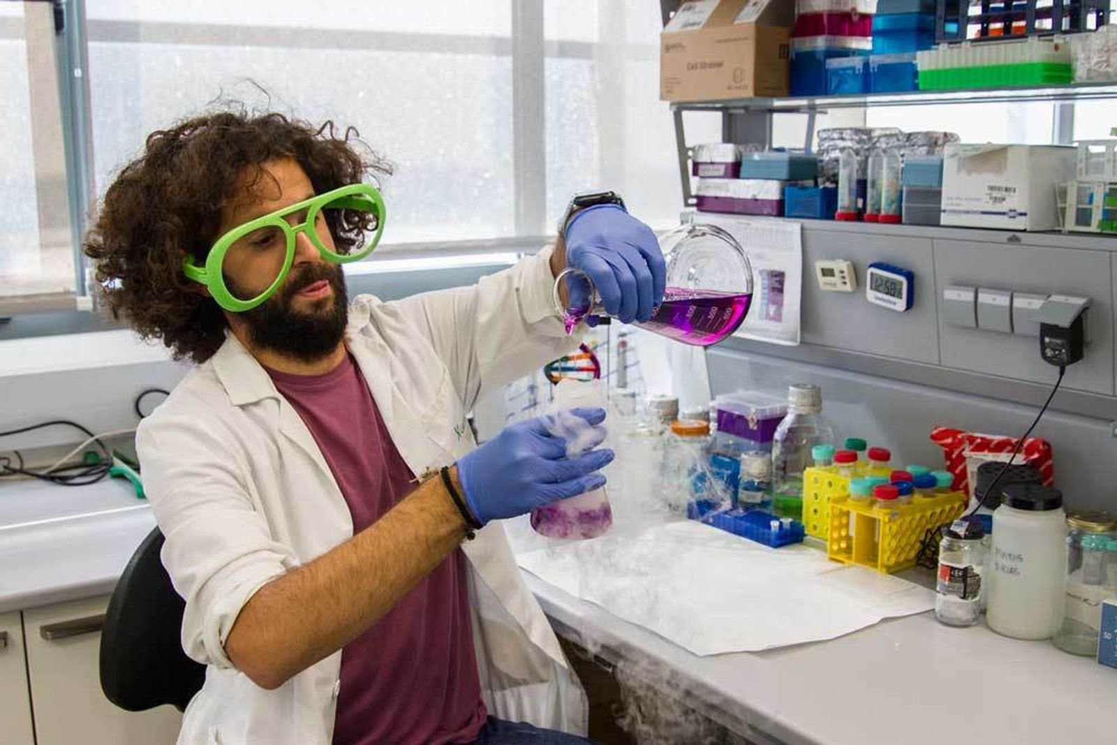 Carlos Peris, investigador de la Universidad de Granada, participante en la final de FameLab 2021
