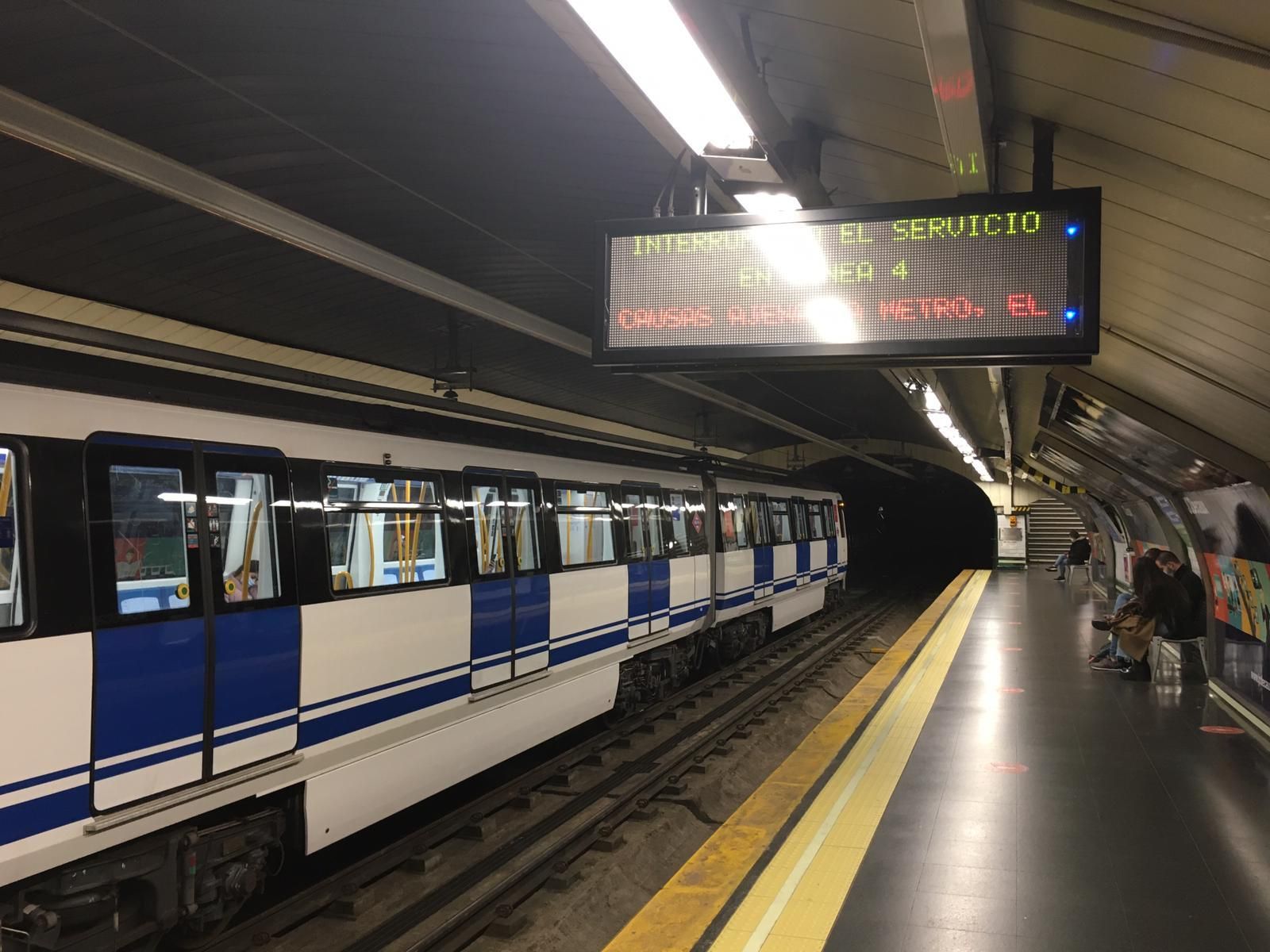 Andén de la estación de Alonso Martínez