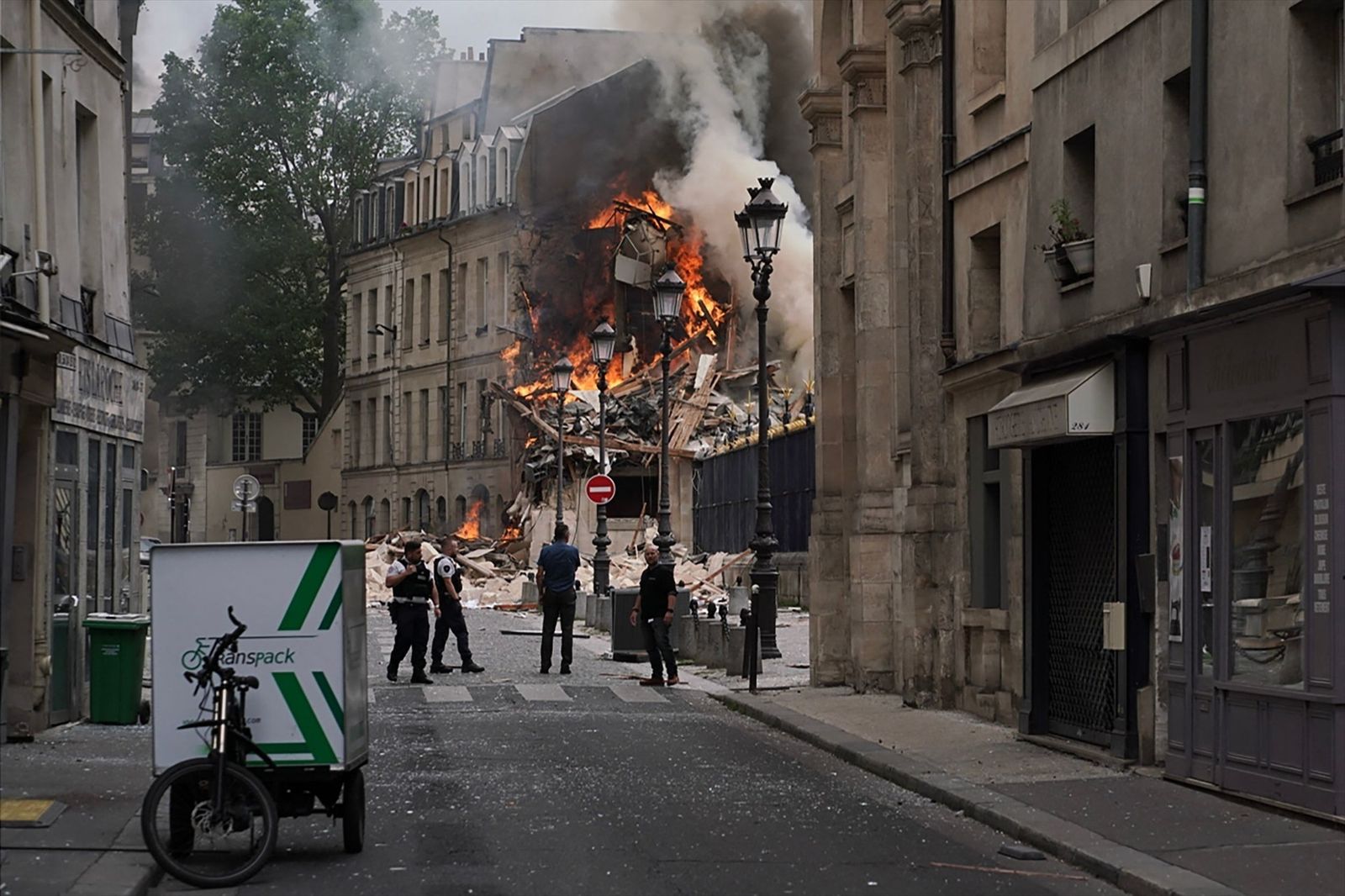 Explosión en un edificio de París con decenas de heridos