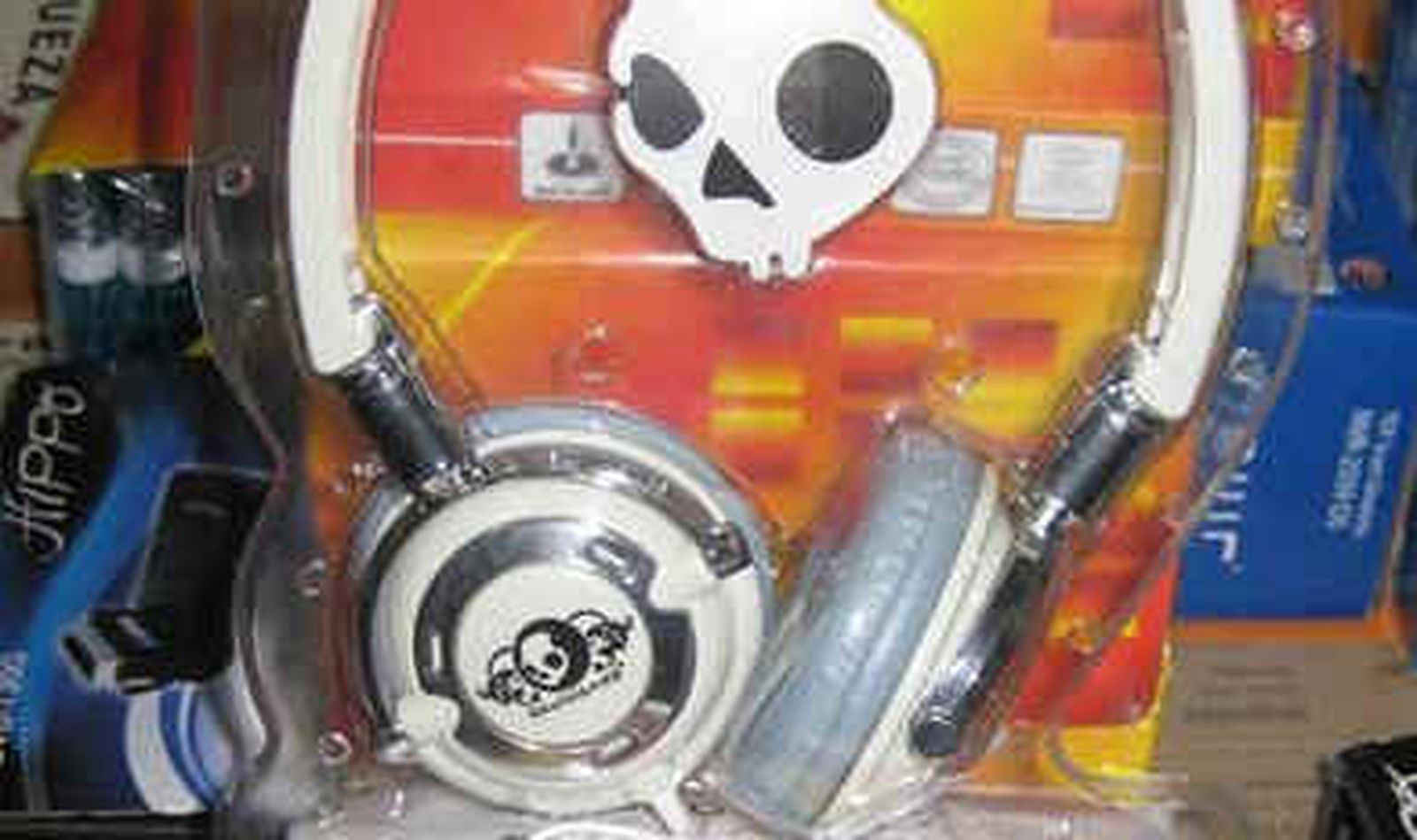 Detenidas tres personas que vendían accesorios de telefonía móvil