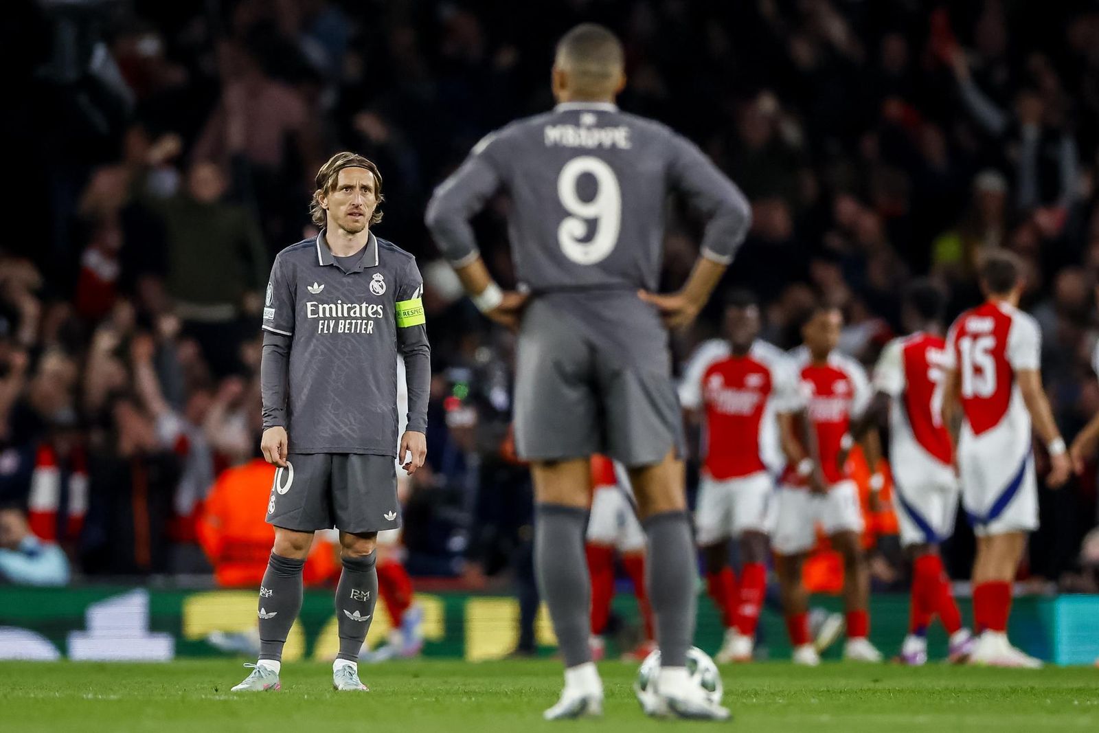 Modric y Mbappe frente al Arsenal en partido de Champions League