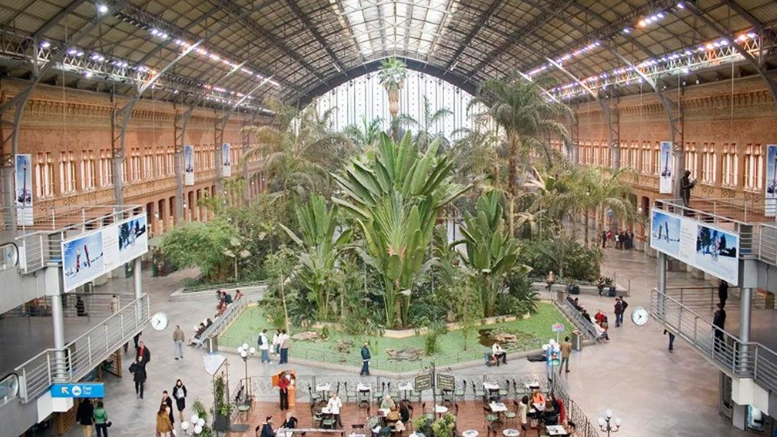 Huelga de limpieza en Atocha y Chamartín convocada por UGT