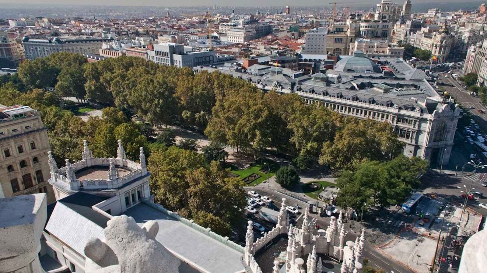 Vista del Eje Prado-Recoletos desde el Palacio de Comunicaciones, sede del Ayuntamiento
