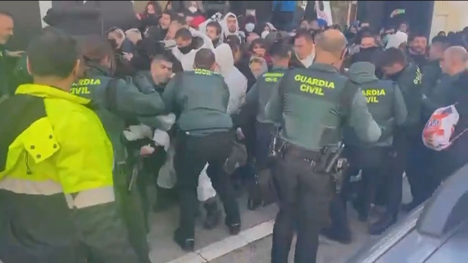 Hartos de los 'okupas' en Villalba