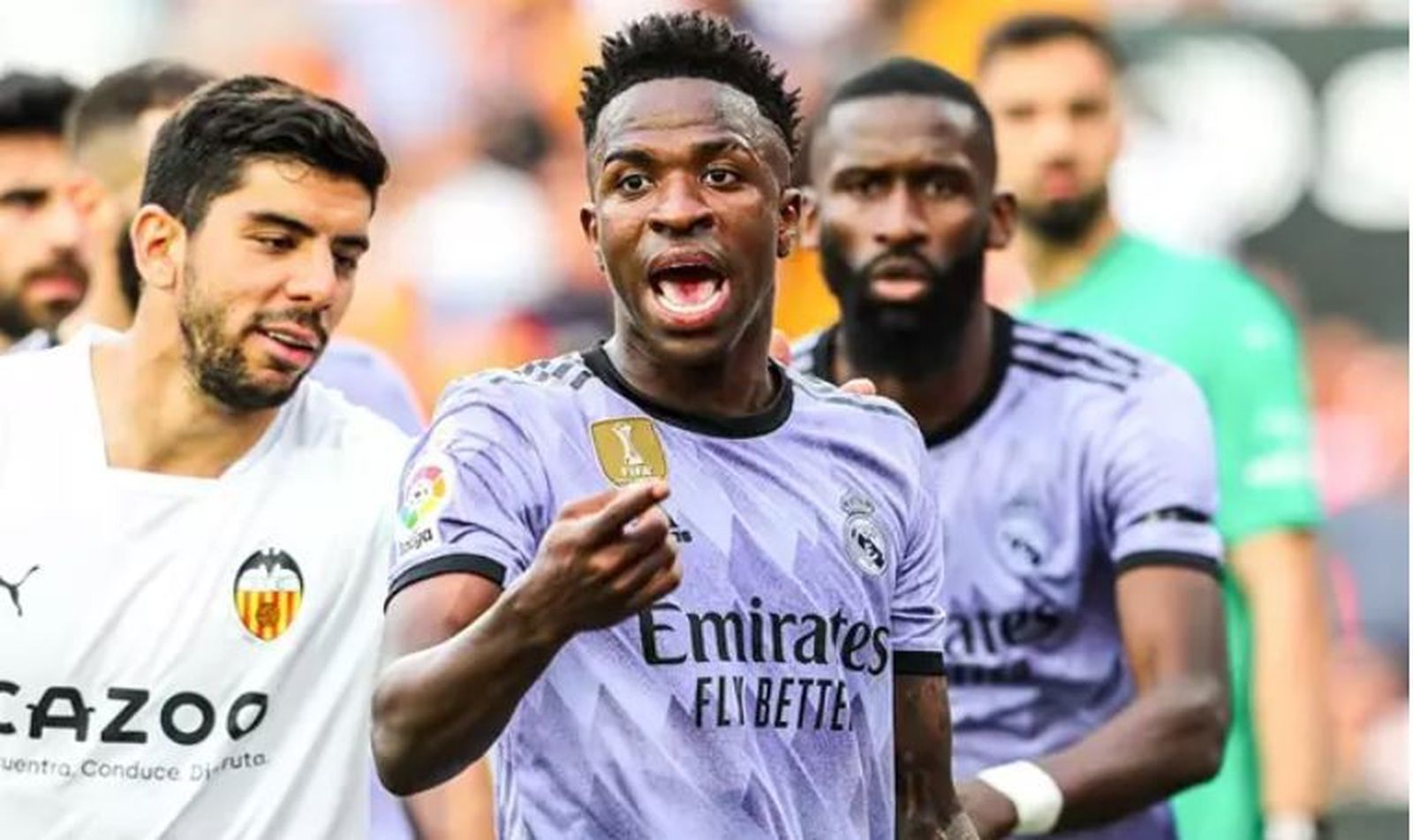 Vinicius, insultado