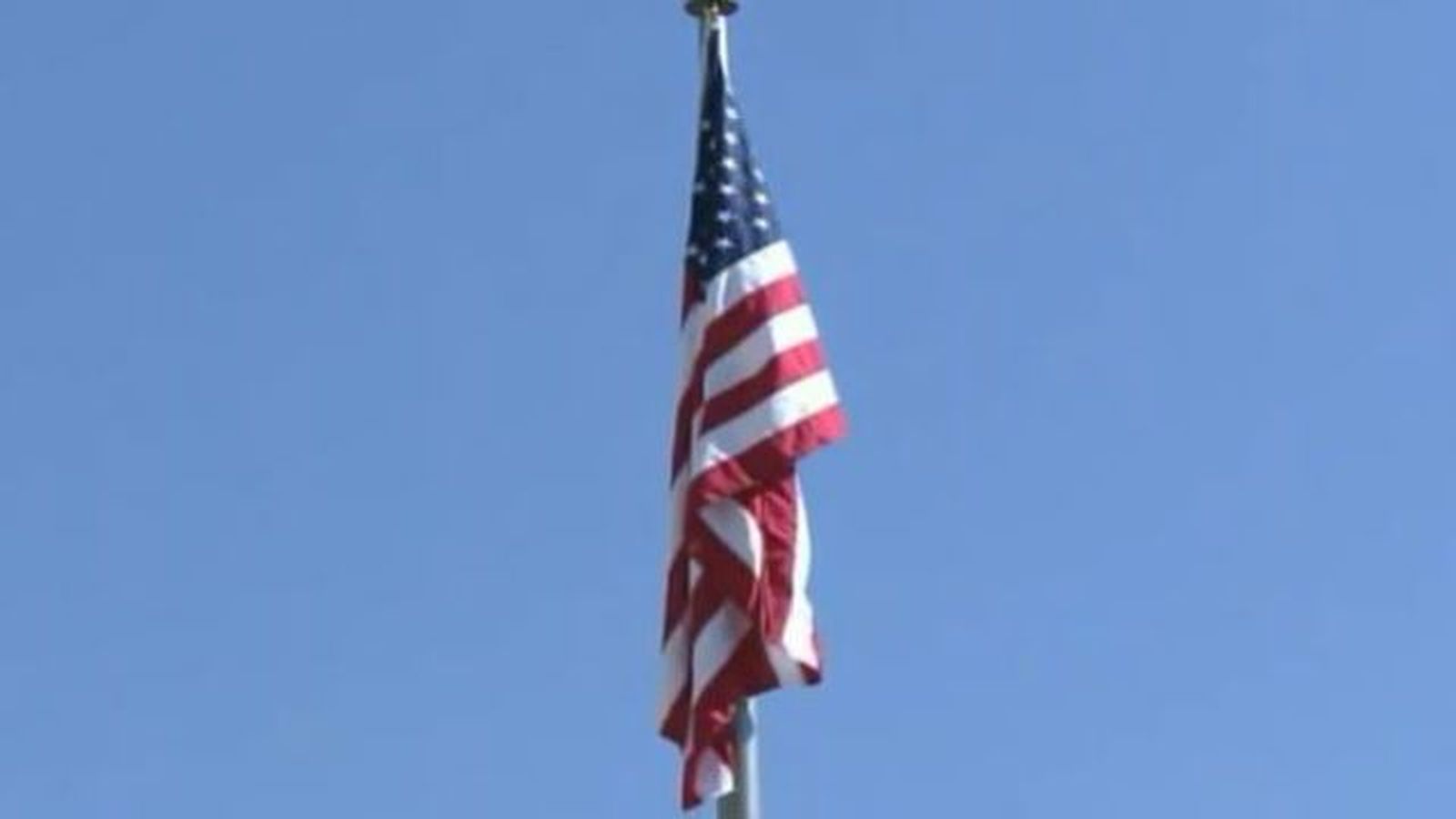 La bandera de Estados Unidos vuelve a ondear en La Habana después de 54 años