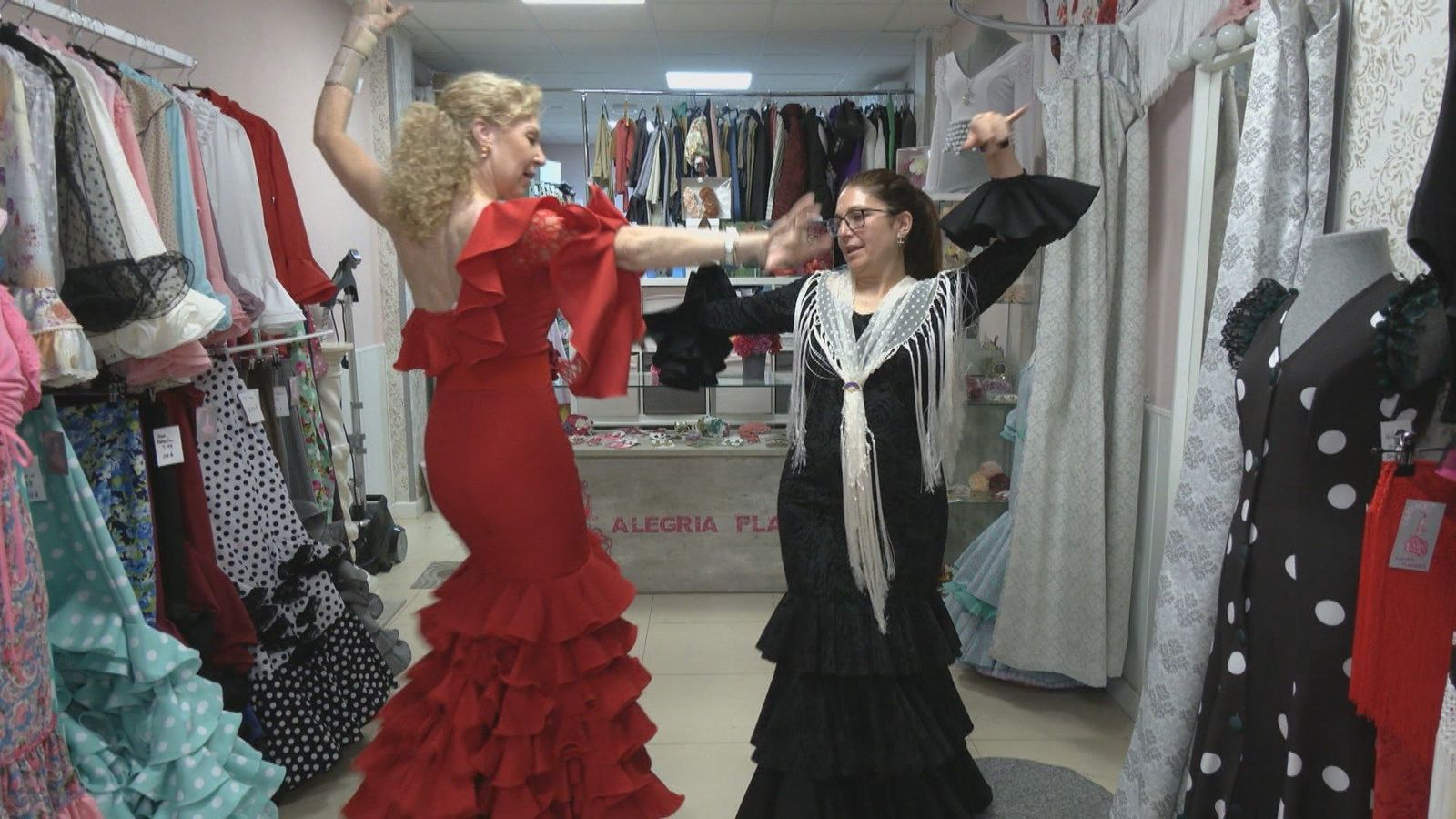 Nos vestimos de flamenca en Alcorcón de cara a las ferias andaluzas