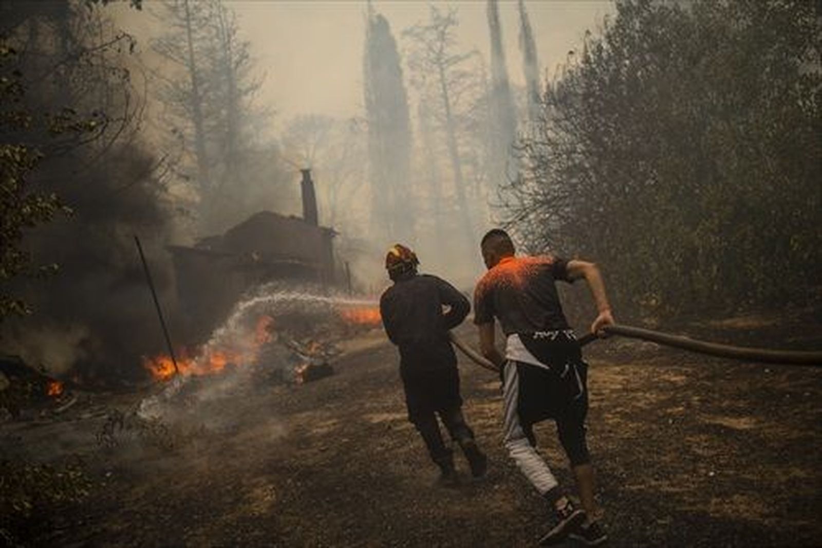 Los incendios de Grecia y Turquía avanzan avivados por el viento y las altas temperaturas