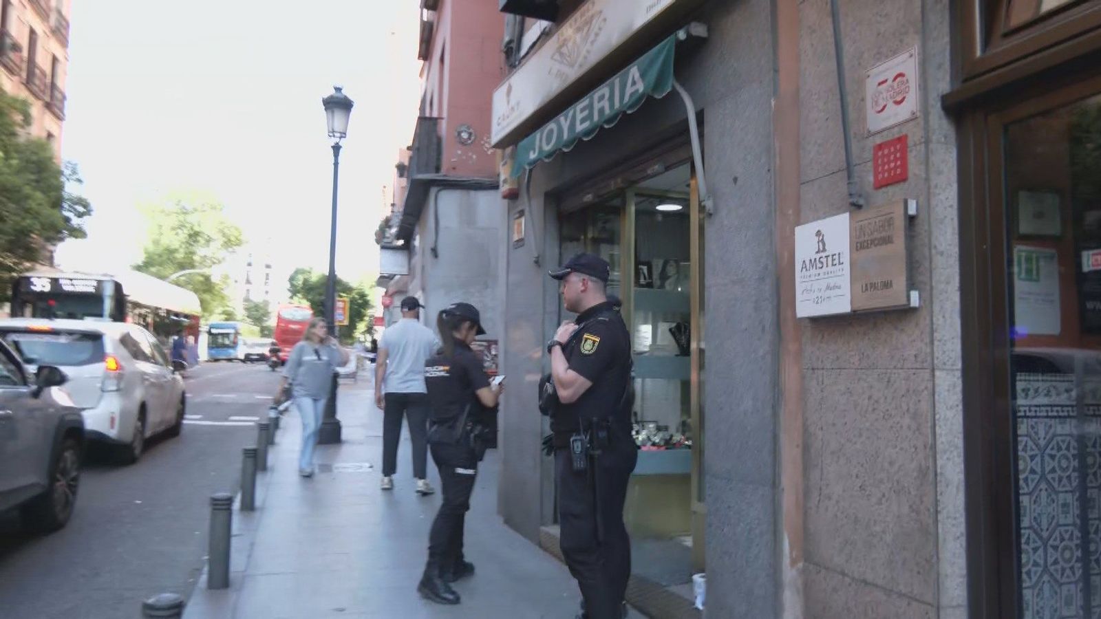 Atracan una joyería en la calle Toledo y dejan herida a una empleada