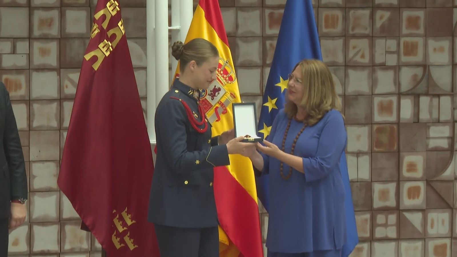 La Princesa Leonor recibe la Medalla de Oro de Murcia que la "vincula para siempre" con la Región