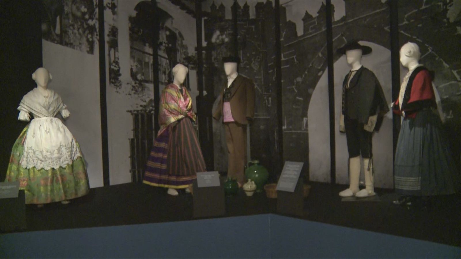 El Museo del Traje rinde homenaje a su historia con 'Raíces'