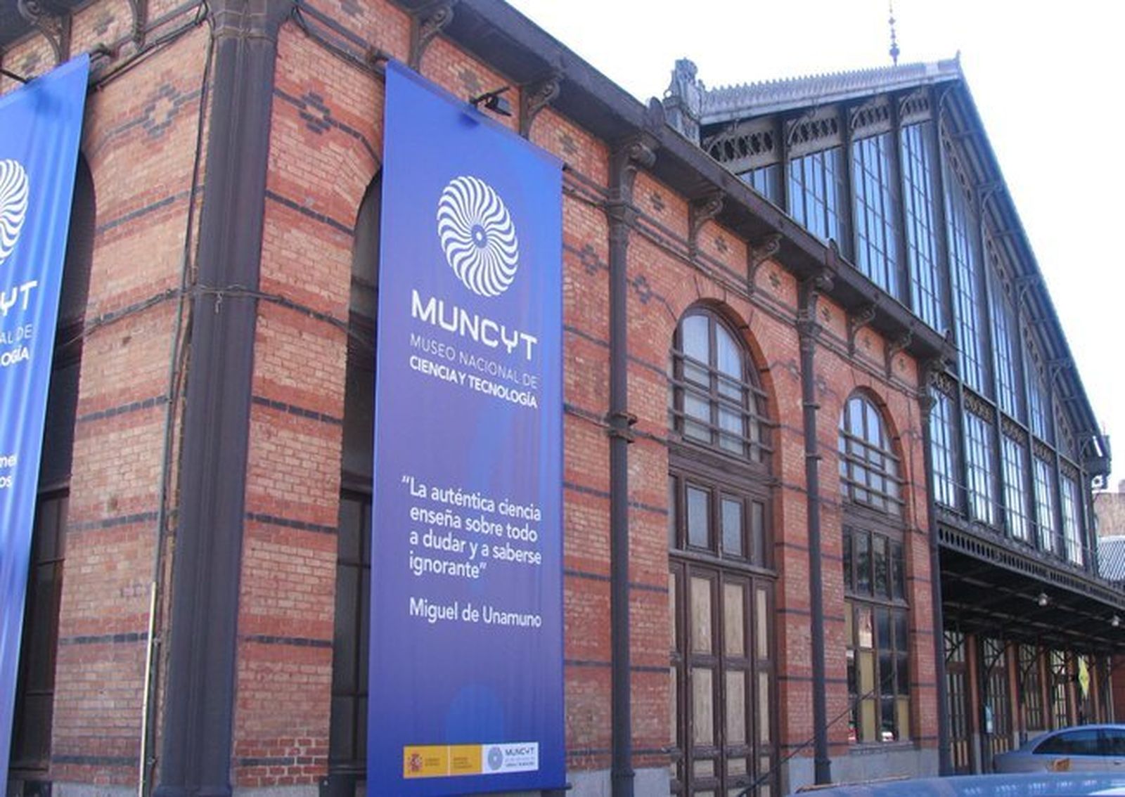 Exterior de la sede del Museo Nacional de Ciencia y Tecnología en la estación de Delicias