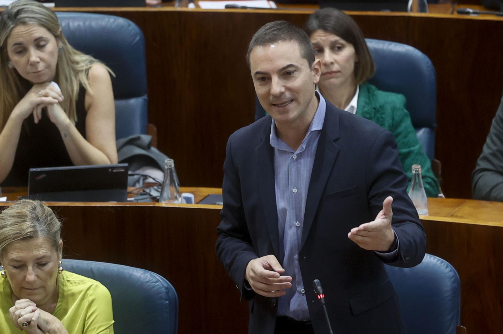 El portavoz del PSOE en la Asamblea de Madrid, Juan Lobato, interviene durante el pleno