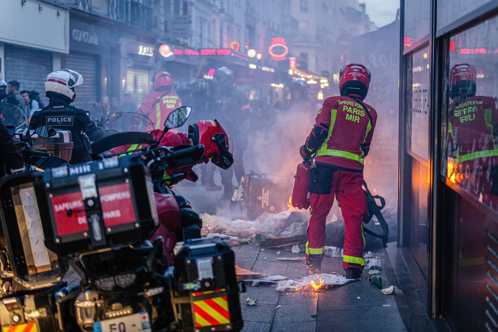 Muere un bombero en los disturbios de Francia