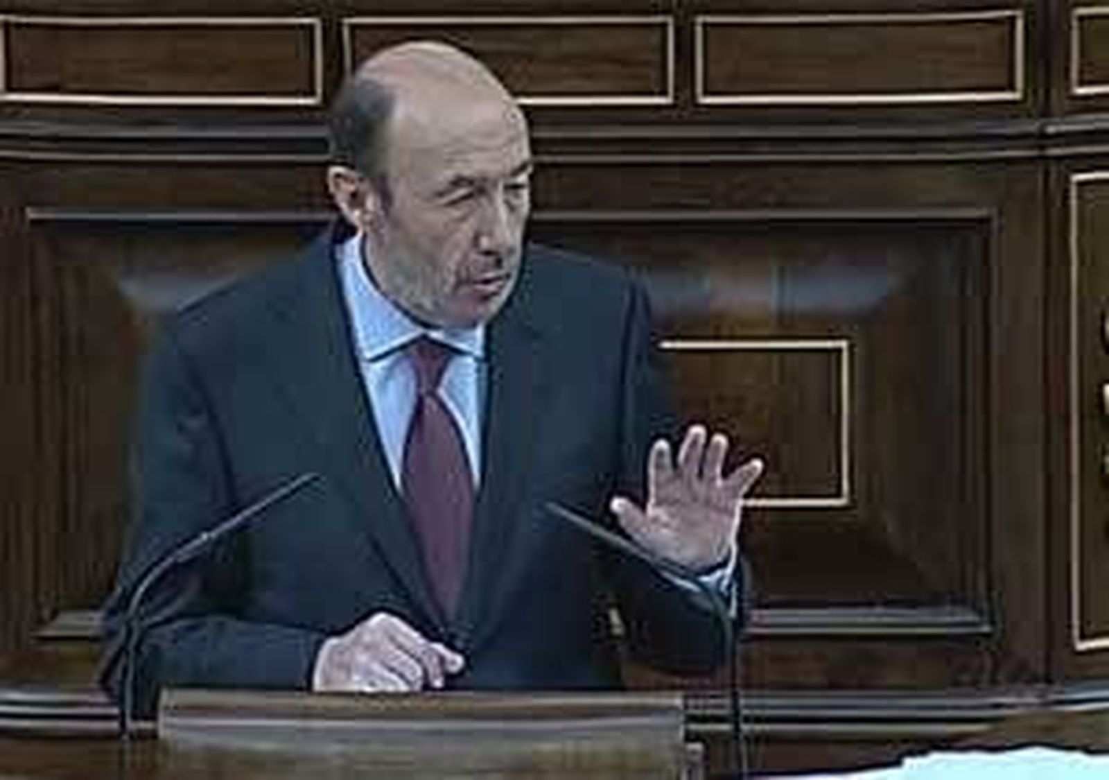 Rubalcaba dice a Rajoy que  "lo mejor para España" es que dimita